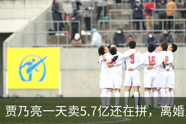 贾乃亮一天卖5.7亿还在拼，离婚后甜馨不跟他住，挣这么多钱到底补的是谁的缺